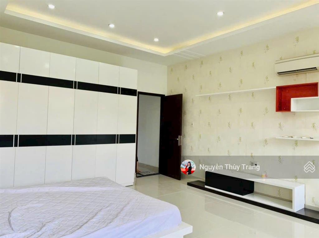 Bán gấp biệt thự cạnh khu chinatown đang sẵn hd thuê 5x20m 4pn. 1 trệt 2 lầu sân thượng nhà y hình