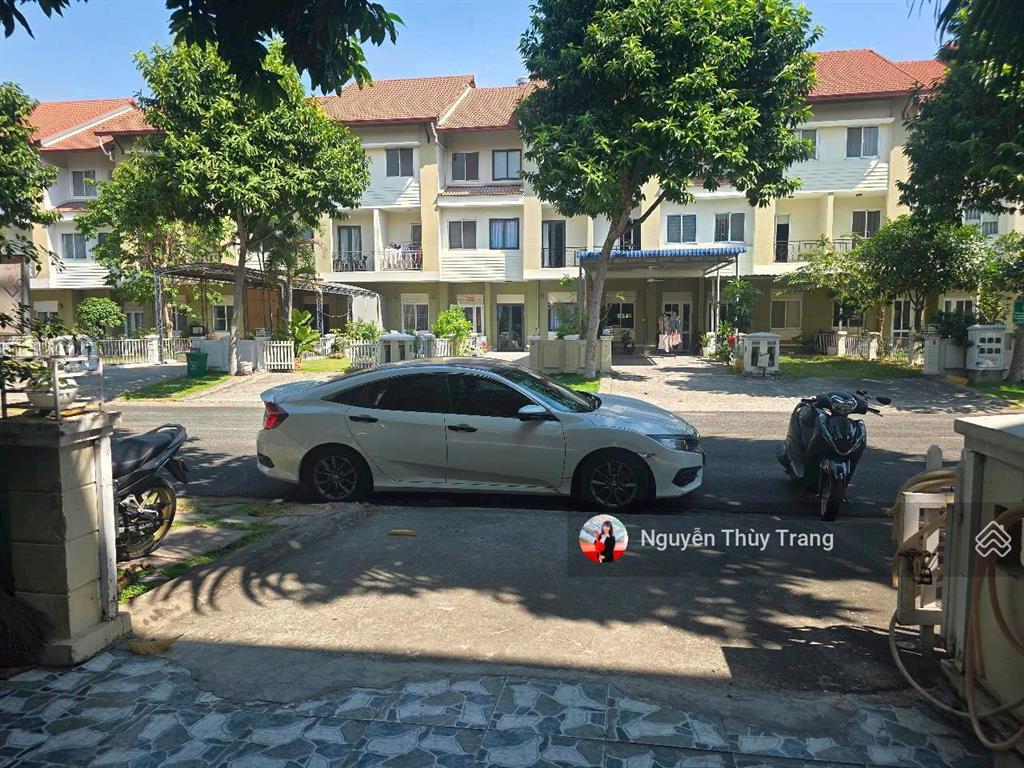 Bán gấp biệt thự cạnh khu chinatown đang sẵn hd thuê 5x20m 4pn. 1 trệt 2 lầu sân thượng nhà y hình