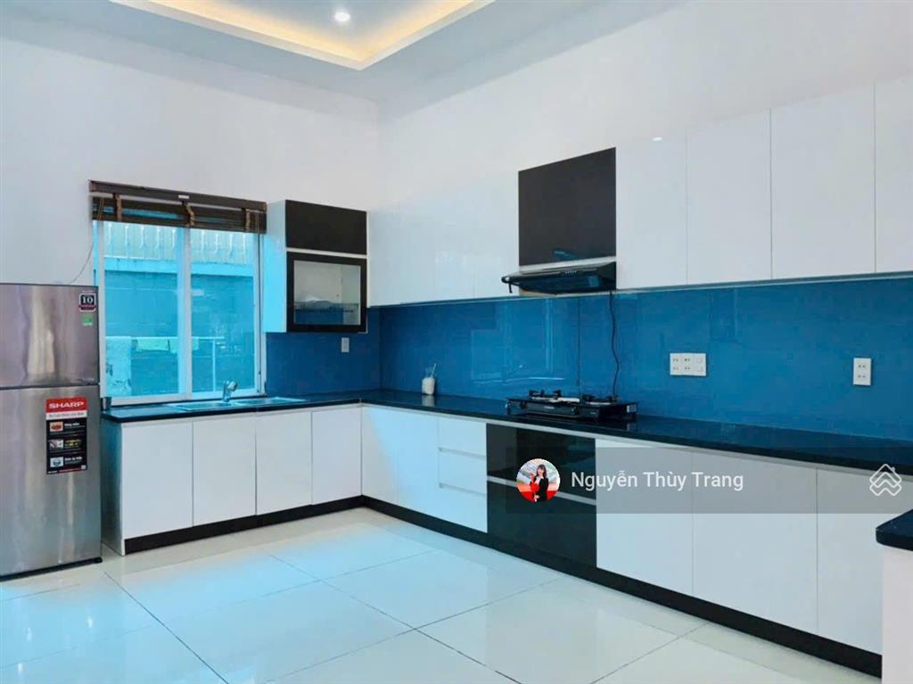 Bán gấp biệt thự cạnh khu chinatown đang sẵn hd thuê 5x20m 4pn. 1 trệt 2 lầu sân thượng nhà y hình