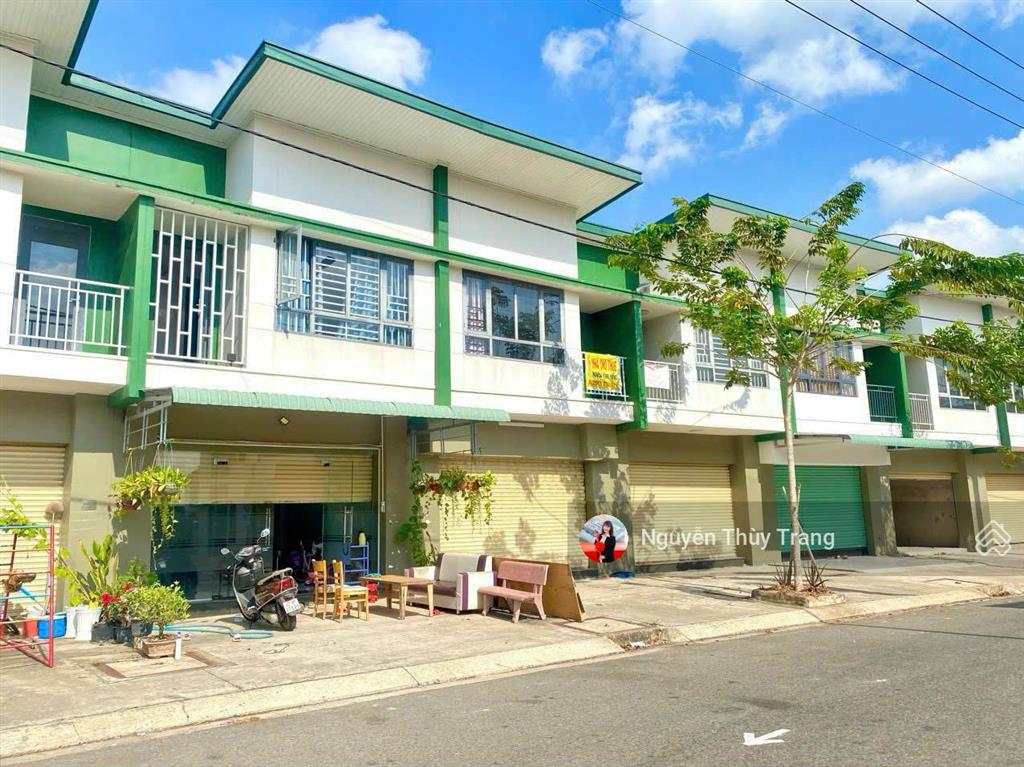 Chủ về quê bán nhà giá rẻ tặng toàn bộ nội thất cao cấp tại oasis city đối diện trường đh việt đức