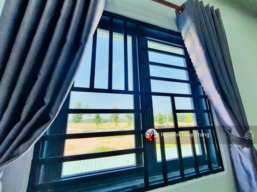 Chủ về quê bán nhà giá rẻ tặng toàn bộ nội thất cao cấp tại oasis city đối diện trường đh việt đức