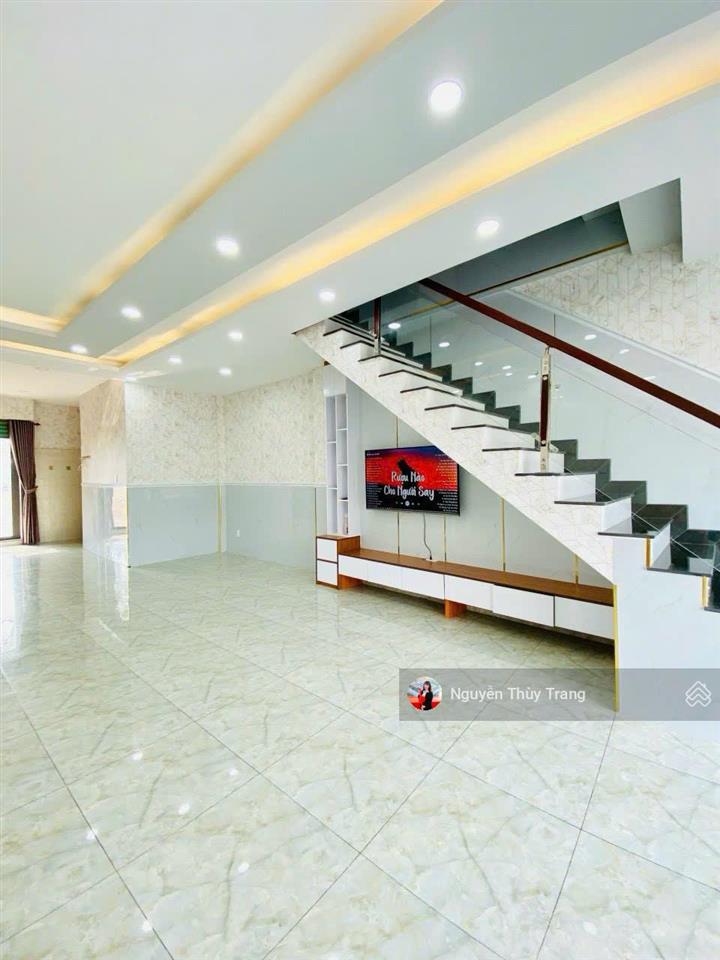 Chủ về quê bán nhà giá rẻ tặng toàn bộ nội thất cao cấp tại oasis city đối diện trường đh việt đức