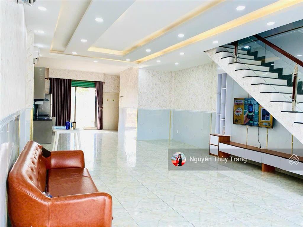 Chủ về quê bán nhà giá rẻ tặng toàn bộ nội thất cao cấp tại oasis city đối diện trường đh việt đức