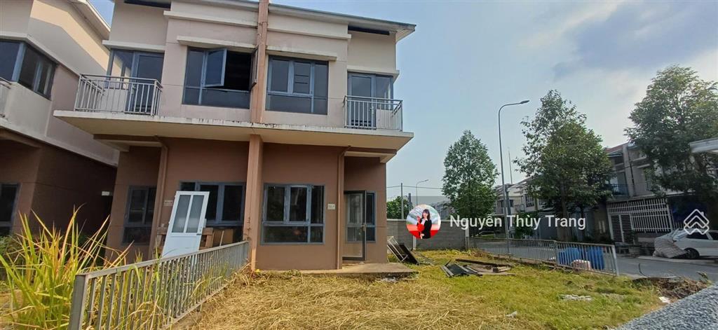 Bán gấp biệt thự tứ lập. gốc 2 mt. dt 148m2 giá rẻ nhất oasis bến cát