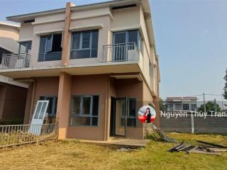 Bán gấp biệt thự tứ lập. gốc 2 mt. dt 148m2 giá rẻ nhất oasis bến cát chỉ 2 tỷ