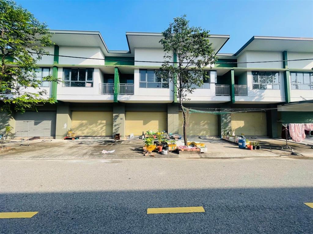 Cần bán gấp căn nhà phố giá tốt nhất the oasis ngay cổng trường mầm non