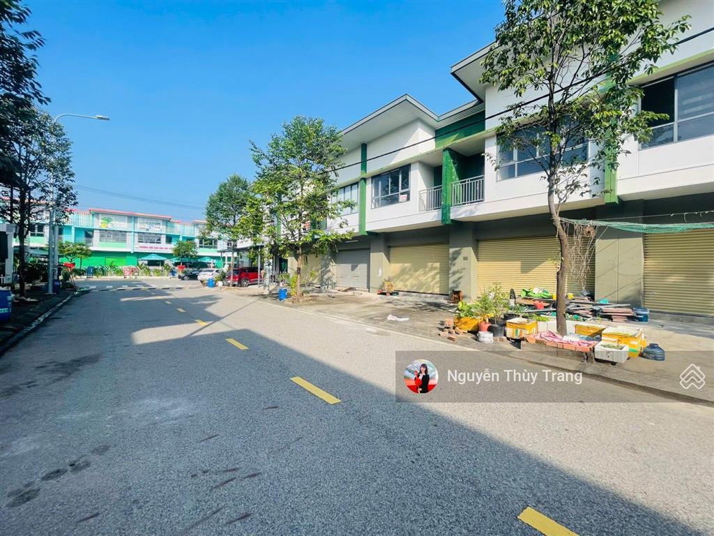 Cần bán gấp nhà phố oasis city ngay đh quốc tế việt đức. sân trước sau thoáng, giá tốt
