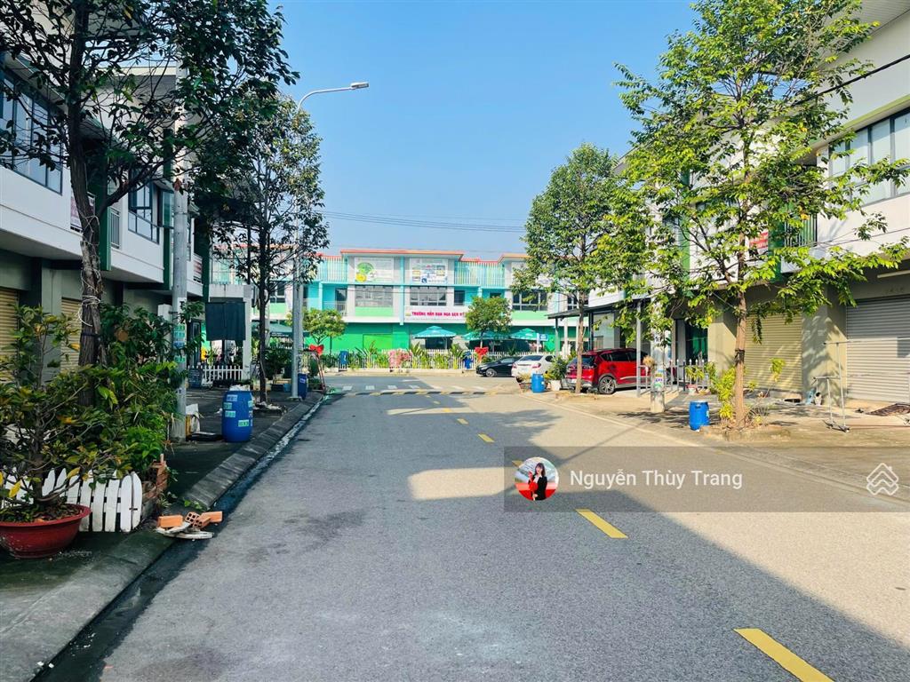 Cần bán gấp nhà phố oasis city ngay đh quốc tế việt đức. sân trước sau thoáng, giá tốt
