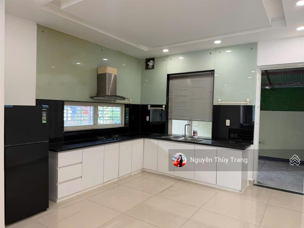 Cho thuê villa đẹp 300m2 tại oasis, kế siêu thị aeon mall bình dương
