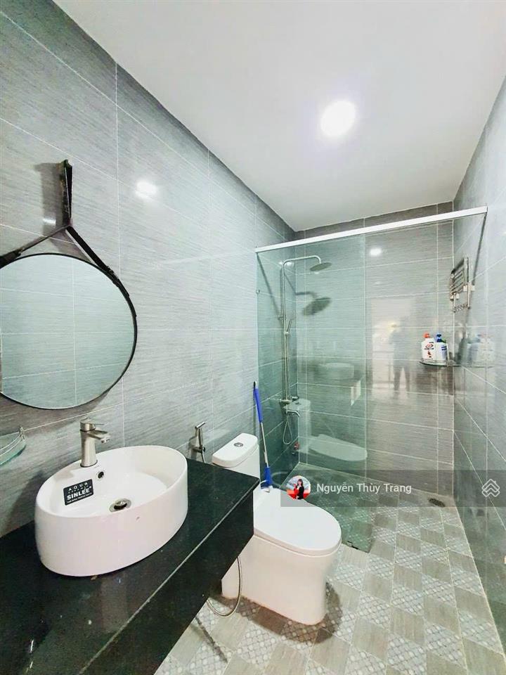 Cần bán nhà phố oasis city vị trí cực đẹp ngay trục đường lớn, gần trường đh việt đức. 2 mặt thoáng