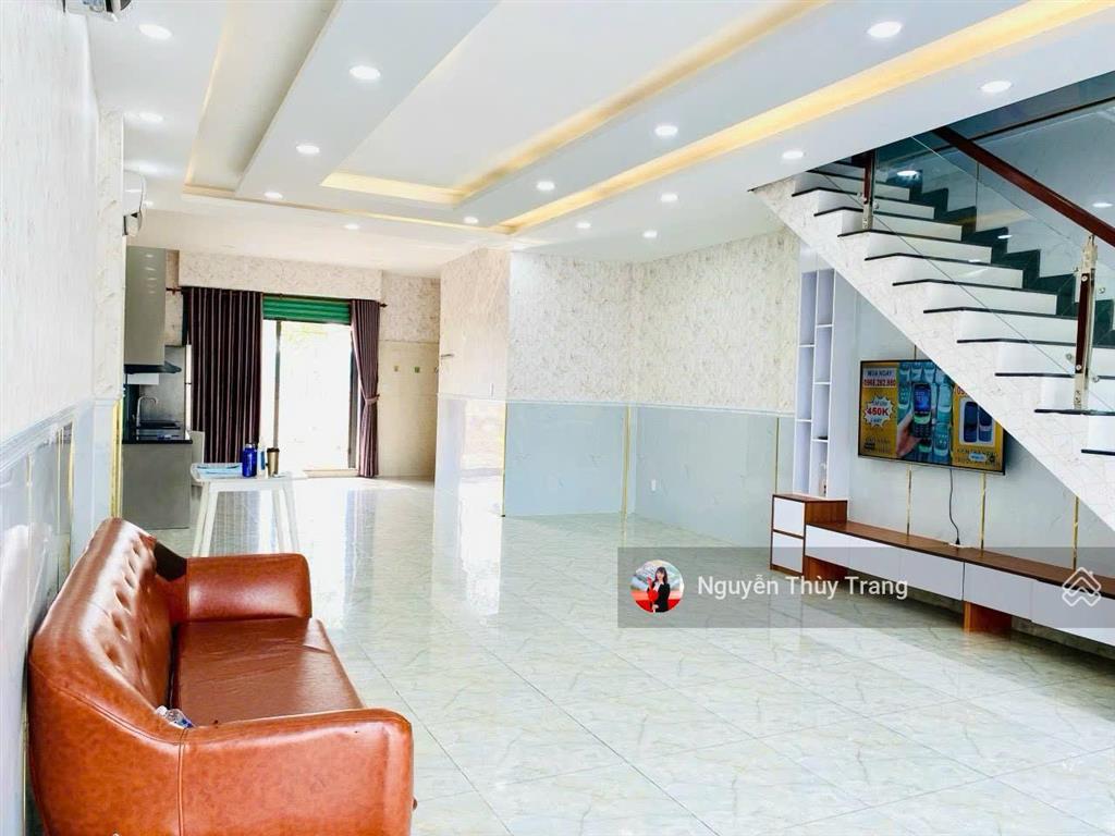 Cần bán nhà phố oasis city vị trí cực đẹp ngay trục đường lớn, gần trường đh việt đức. 2 mặt thoáng