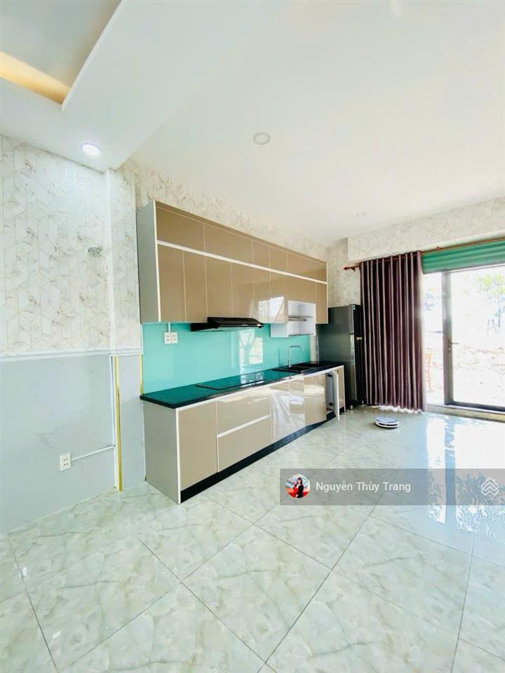 Cần bán nhà phố oasis city vị trí cực đẹp ngay trục đường lớn, gần trường đh việt đức. 2 mặt thoáng