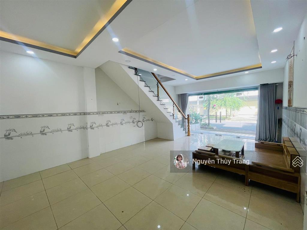 Chủ cần bán gấp căn biệt thự oasis city bến cát 5x16m 2pn giá chỉ 2.150 tỷ, nhà hướng nam