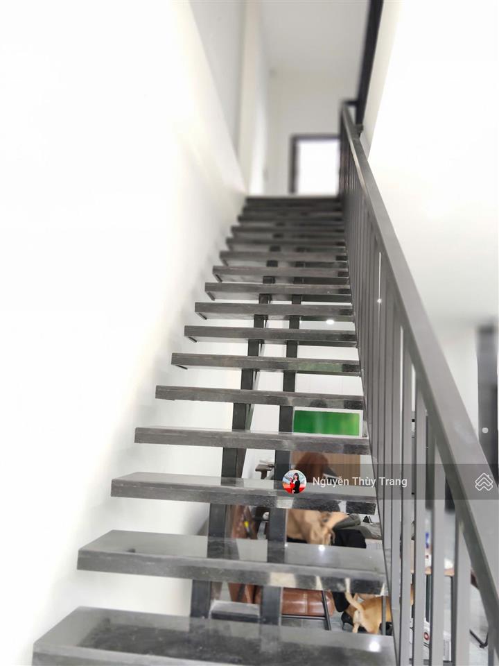 Cho thuê shophouse ven sông cạnh trường đại học việt đức giá chỉ 8 triệu/tháng. 2pn full nội thất