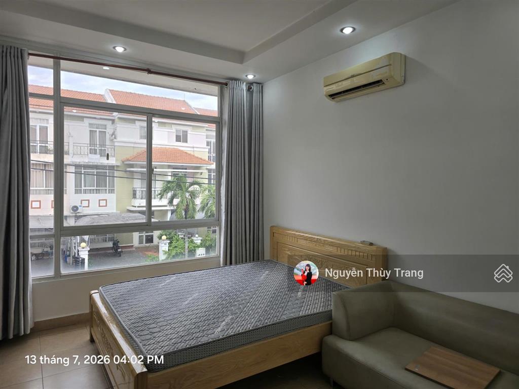 Cần cho thuê căn biệt thự vườn, cạnh hồ bơi, full nội thất 4pn tại the oasis, phường an phú, tphcm