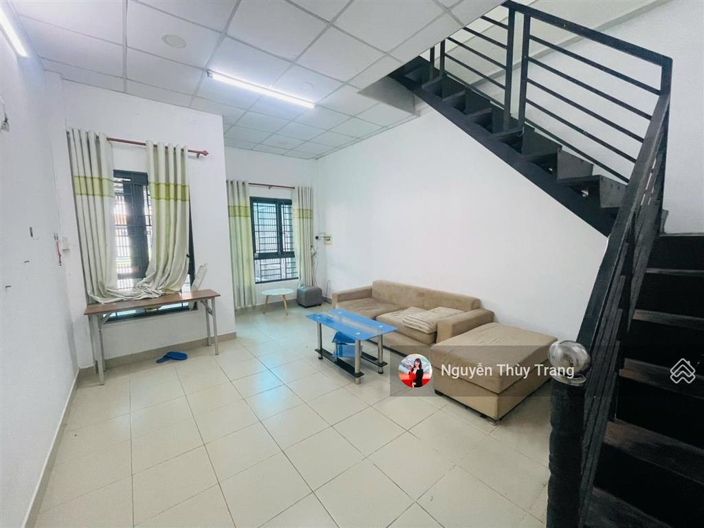 Cho thuê nhà liên kế oasis city, 5,5 triệu vnd/tháng, 80m2, 2pn, 2wc, 2 tầng, hướng nam, hot