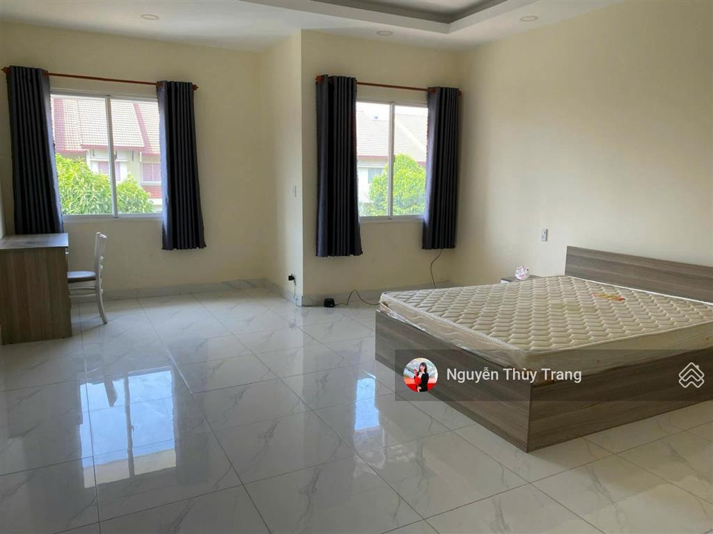 Biệt thự 150m2 hướng nam, nhà đẹp thông thoáng, sẵn hợp đồng thuê nhà 2 năm 18 triệu