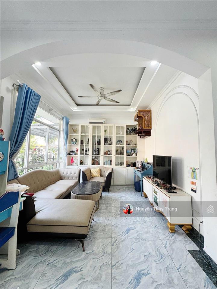 Cần bán biệt thự tâm huyết gia chủ 7x18.5m 1 trệt 2 lầu, đã làm mới đẹp cạnh aeon, sân golf sông bé