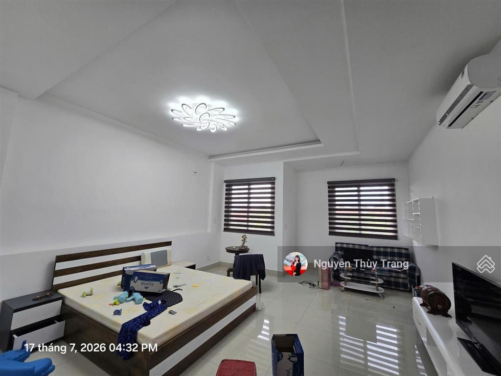 Chính chủ gửi bán bt 150m2 nhà đẹp giá tốt tại oasis 2 kế siêu thị aeon mall bd, đối diện hồ bơi