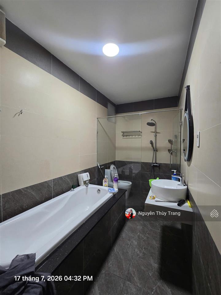 Chính chủ gửi bán bt 150m2 nhà đẹp giá tốt tại oasis 2 kế siêu thị aeon mall bd, đối diện hồ bơi