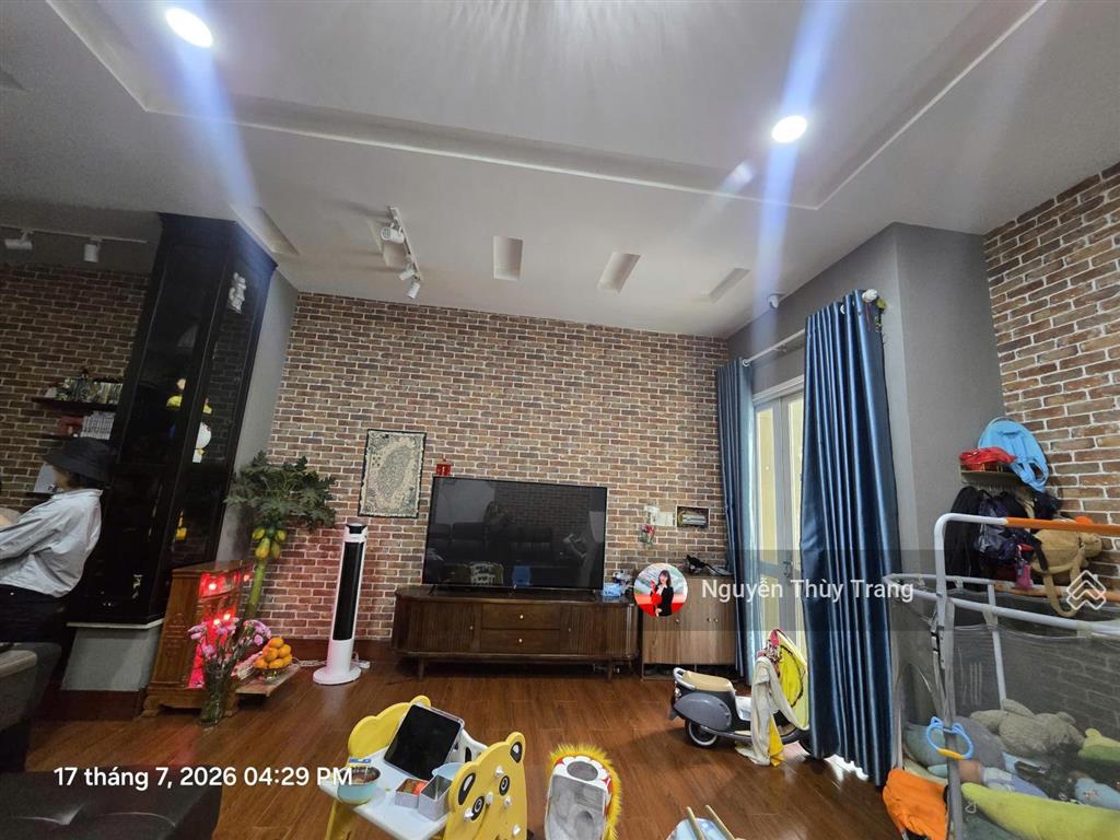 Chính chủ gửi bán bt 150m2 nhà đẹp giá tốt tại oasis 2 kế siêu thị aeon mall bd, đối diện hồ bơi