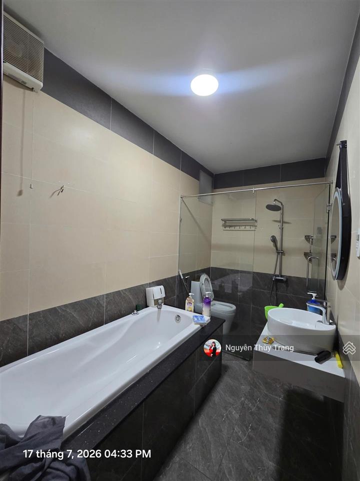 Chính chủ gửi bán bt 150m2 nhà đẹp giá tốt tại oasis 2 kế siêu thị aeon mall bd, đối diện hồ bơi