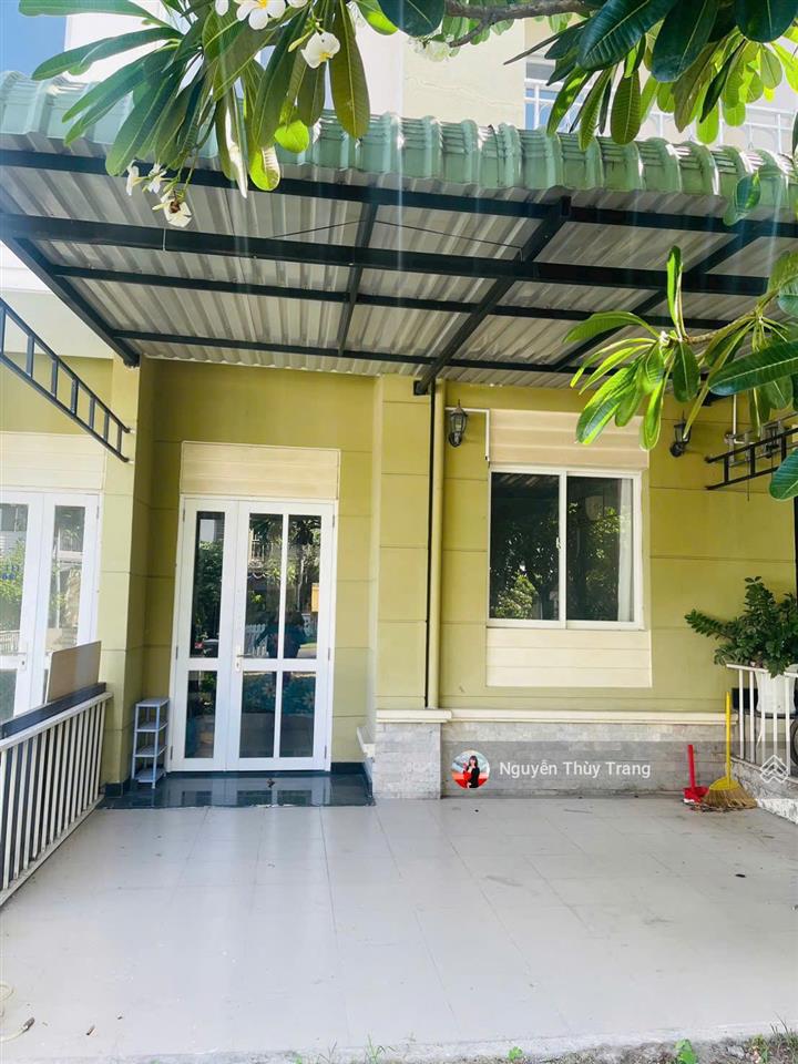 Cho thuê biệt thự có 4 phòng ngủ đầy đủ nội thất giá 18 triệu/tháng tại oasis, vsip 1, thuận an