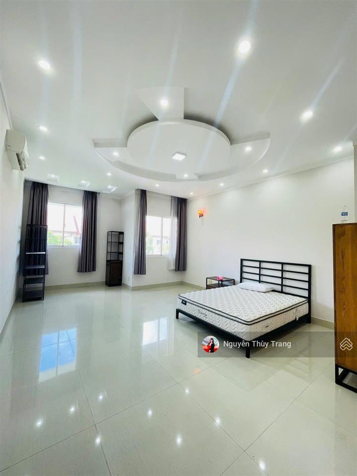 Cho thuê biệt thự có 4 phòng ngủ đầy đủ nội thất giá 18 triệu/tháng tại oasis, vsip 1, thuận an