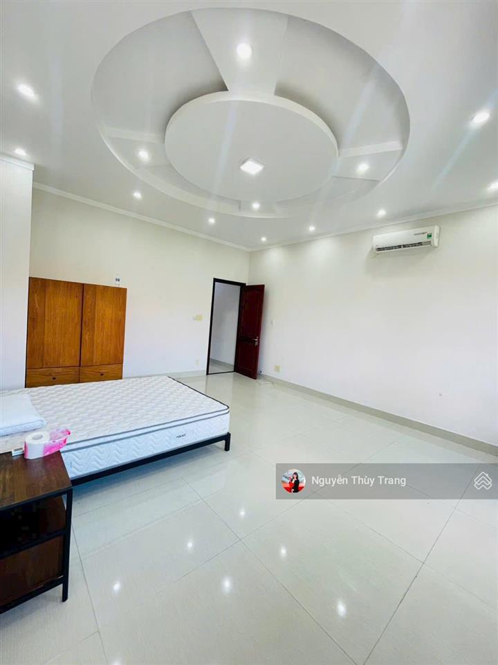 Cho thuê biệt thự có 4 phòng ngủ đầy đủ nội thất giá 18 triệu/tháng tại oasis, vsip 1, thuận an