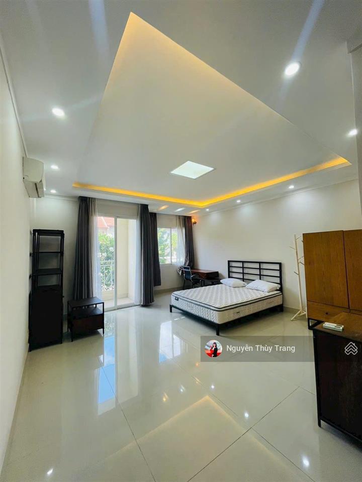 Cho thuê biệt thự có 4 phòng ngủ đầy đủ nội thất giá 18 triệu/tháng tại oasis, vsip 1, thuận an