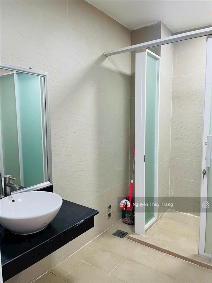 Cho thuê biệt thự có 4 phòng ngủ đầy đủ nội thất giá 18 triệu/tháng tại oasis, vsip 1, thuận an