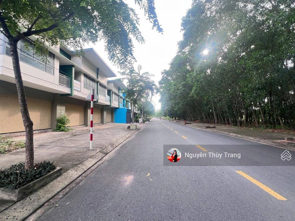 Một trong số ít căn bờ sông giá cực tốt  giá trong tháng 7. cạnh trường đại học việt đức