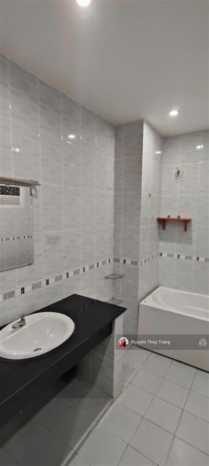 Cần cho thuê nhà liền kề vườn, full nội thất 4pn tại oasis giá chỉ 15 tr/th thuận an, bình dương