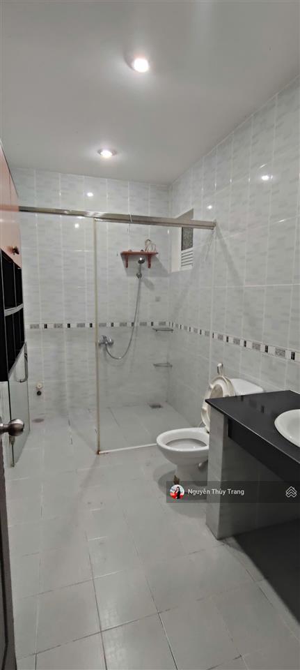 Cần cho thuê nhà liền kề vườn, full nội thất 4pn tại oasis giá chỉ 15 tr/th thuận an, bình dương