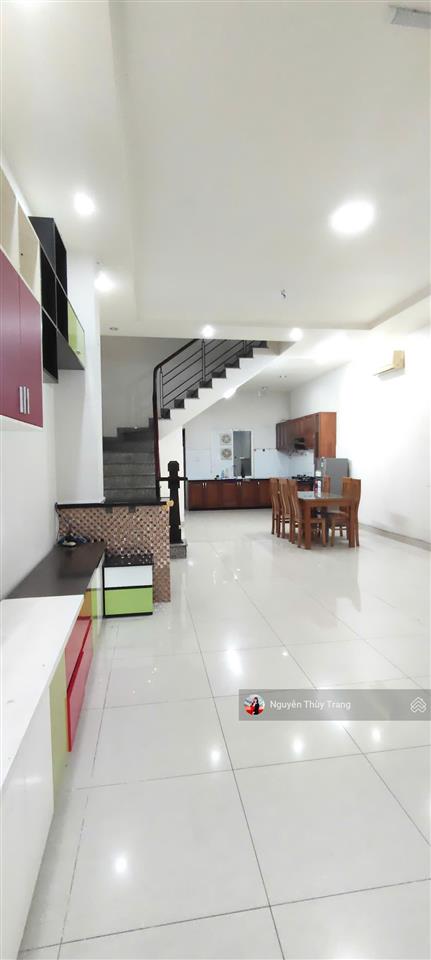 Cần cho thuê nhà liền kề vườn, full nội thất 4pn tại oasis giá chỉ 15 tr/th thuận an, bình dương