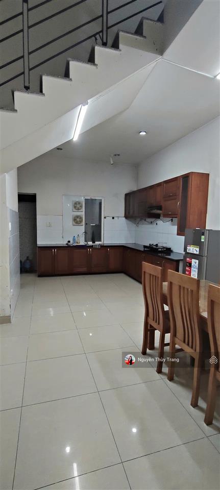 Cần cho thuê nhà liền kề vườn, full nội thất 4pn tại oasis giá chỉ 15 tr/th thuận an, bình dương
