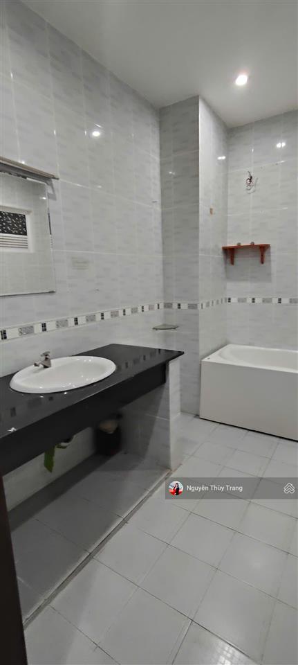 Cần cho thuê nhà liền kề vườn, full nội thất 4pn tại oasis giá chỉ 15 tr/th thuận an, bình dương