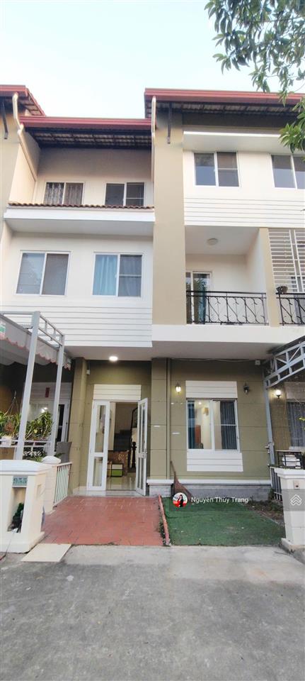 Cần cho thuê nhà liền kề vườn, full nội thất 4pn tại oasis giá chỉ 15 tr/th thuận an, bình dương