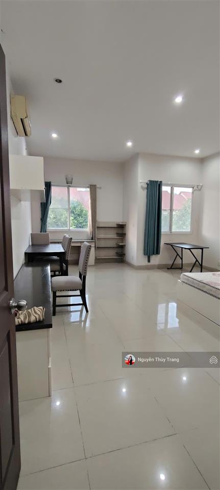 Cần cho thuê nhà liền kề vườn, full nội thất 4pn tại oasis giá chỉ 15 tr/th thuận an, bình dương