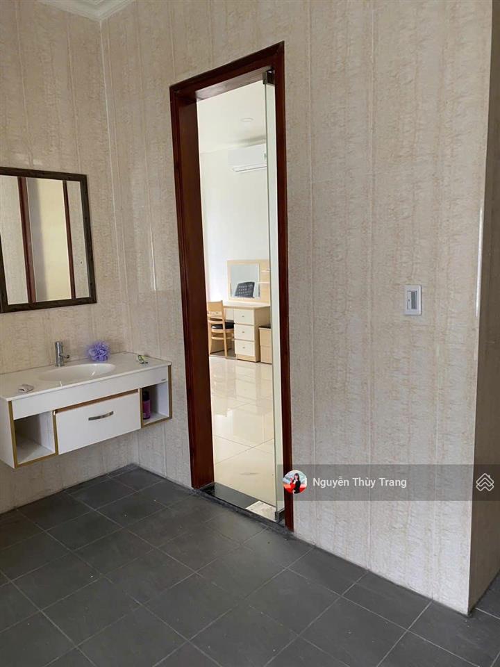 Bán nhanh căn biệt thự 300m2 hướng nam giá đầu tư mua lời ngay, sẵn thu nhập
