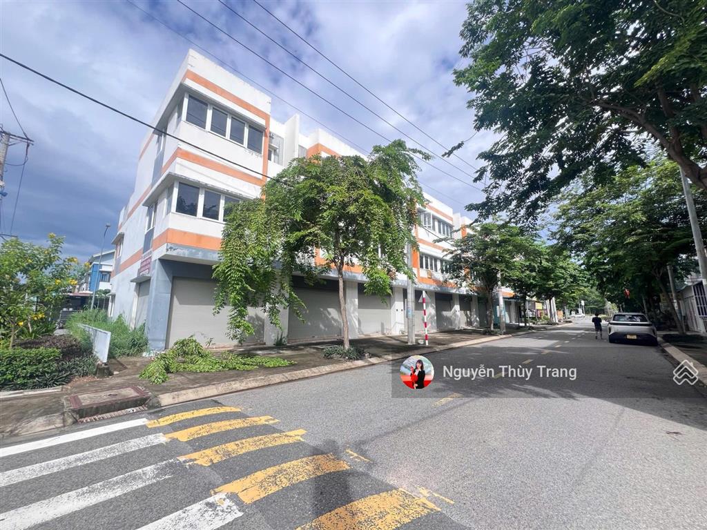 Bán shophouse tại oasis city, 3,25 tỷ, 104m2, chính chủ chỉ với giá tốt. căn hiếm có 3 mặt tiền