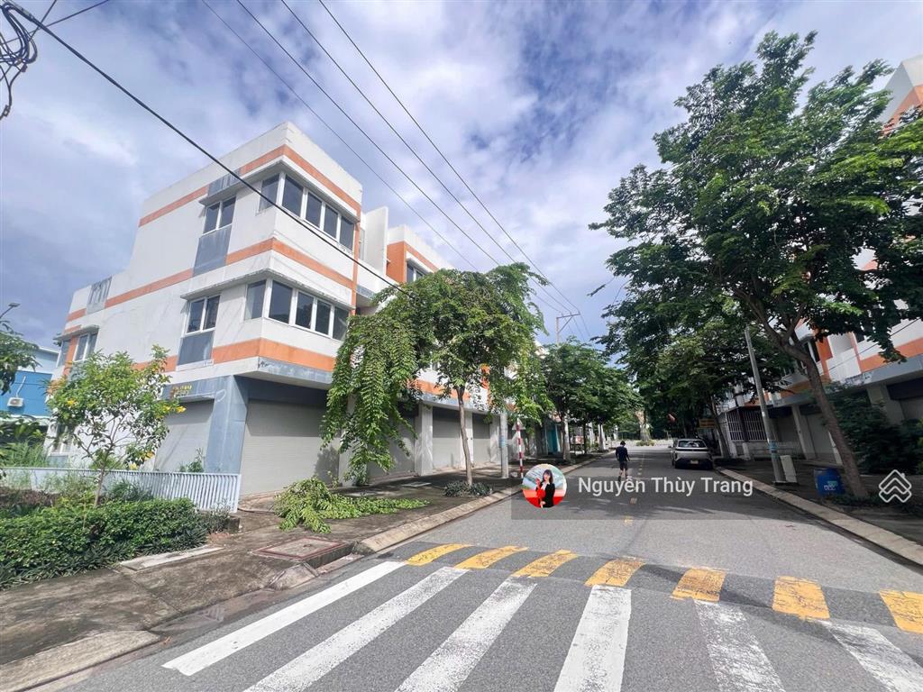 Bán shophouse tại oasis city, 3,25 tỷ, 104m2, chính chủ chỉ với giá tốt. căn hiếm có 3 mặt tiền