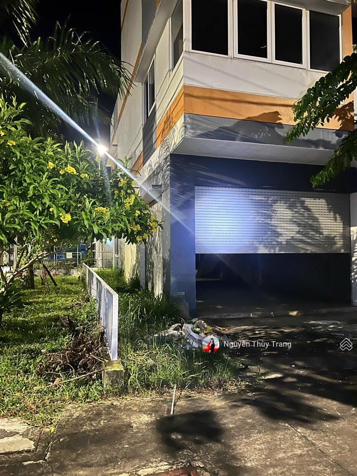 Bán shophouse tại oasis city, 3,25 tỷ, 104m2, chính chủ chỉ với giá tốt. căn hiếm có 3 mặt tiền