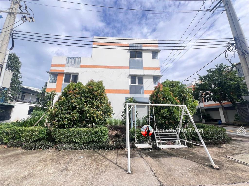Bán shophouse tại oasis city, 3,25 tỷ, 104m2, chính chủ chỉ với giá tốt. căn hiếm có 3 mặt tiền