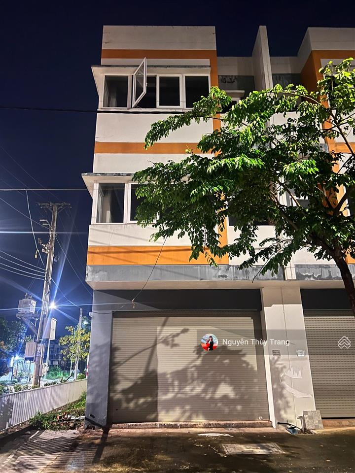 Bán shophouse tại oasis city, 3,25 tỷ, 104m2, chính chủ chỉ với giá tốt. căn hiếm có 3 mặt tiền