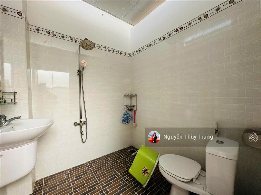 Bán shophouse view đẹp tại cạnh gốc và trường mầm non, oasis city, giá tốt, sẵn thu nhập
