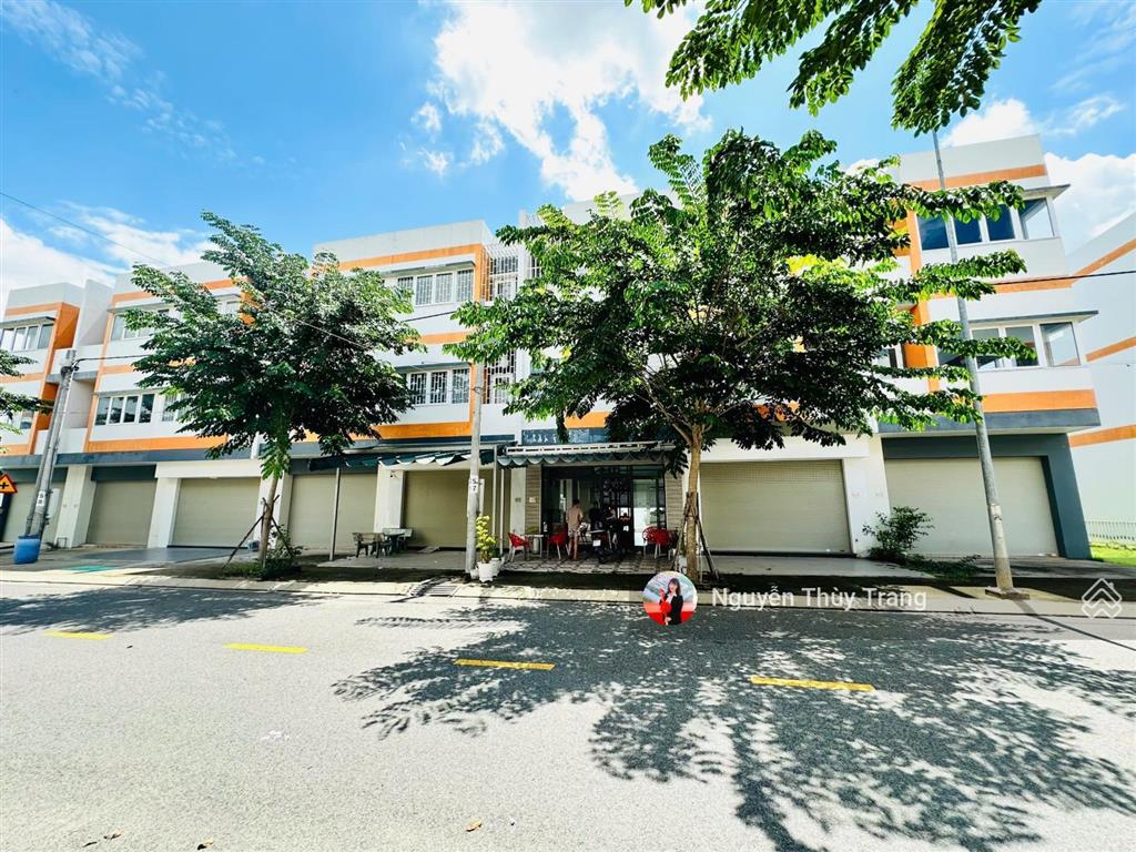 Bán shophouse 3 tầng, 2 mặt tiền, tại oasis city, 2,85 tỷ, 80m2, 3pn, 3wc, mặt tiền 5m