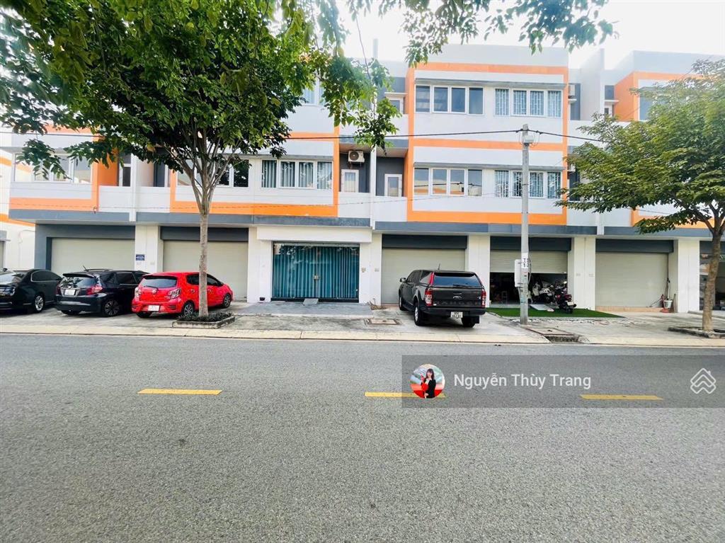 Bán shophouse 3 tầng, 2 mặt tiền, tại oasis city, 2,85 tỷ, 80m2, 3pn, 3wc, mặt tiền 5m
