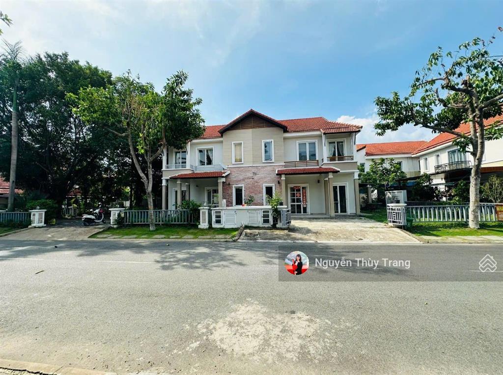 Bán biệt thự 4pn, 4wc, 259m2 tại khu oasis, giá tốt, sẵn thu nhập, cạnh hồ bơi. ngang 14m