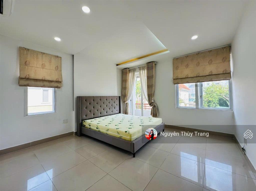 Bán biệt thự 4pn, 4wc, 259m2 tại khu oasis, giá tốt, sẵn thu nhập, cạnh hồ bơi. ngang 14m